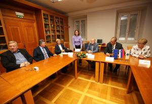 PODPIS SPORAZUMA-vpis Klasičnega krasa na Seznam svetovne dediščine pri Unesco 10 FOTO LJUBO VUKELIČ